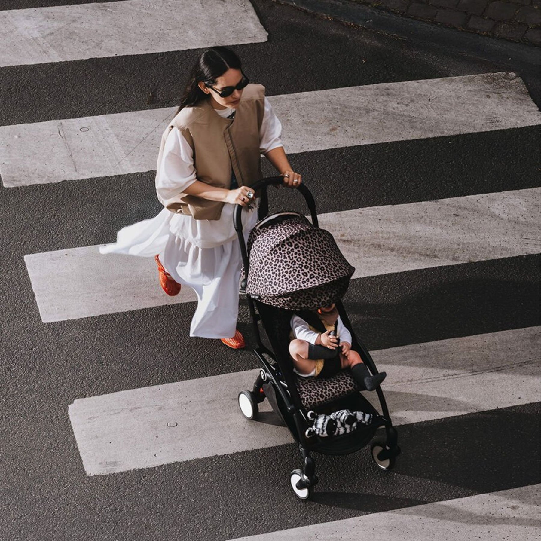Coche de bebé ligero Stokke YOYO³ 6+ Leopardo | Compacto y plegable